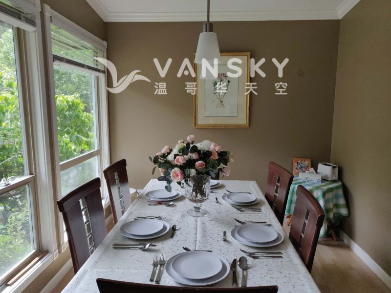 230720224421_dining area.jpg